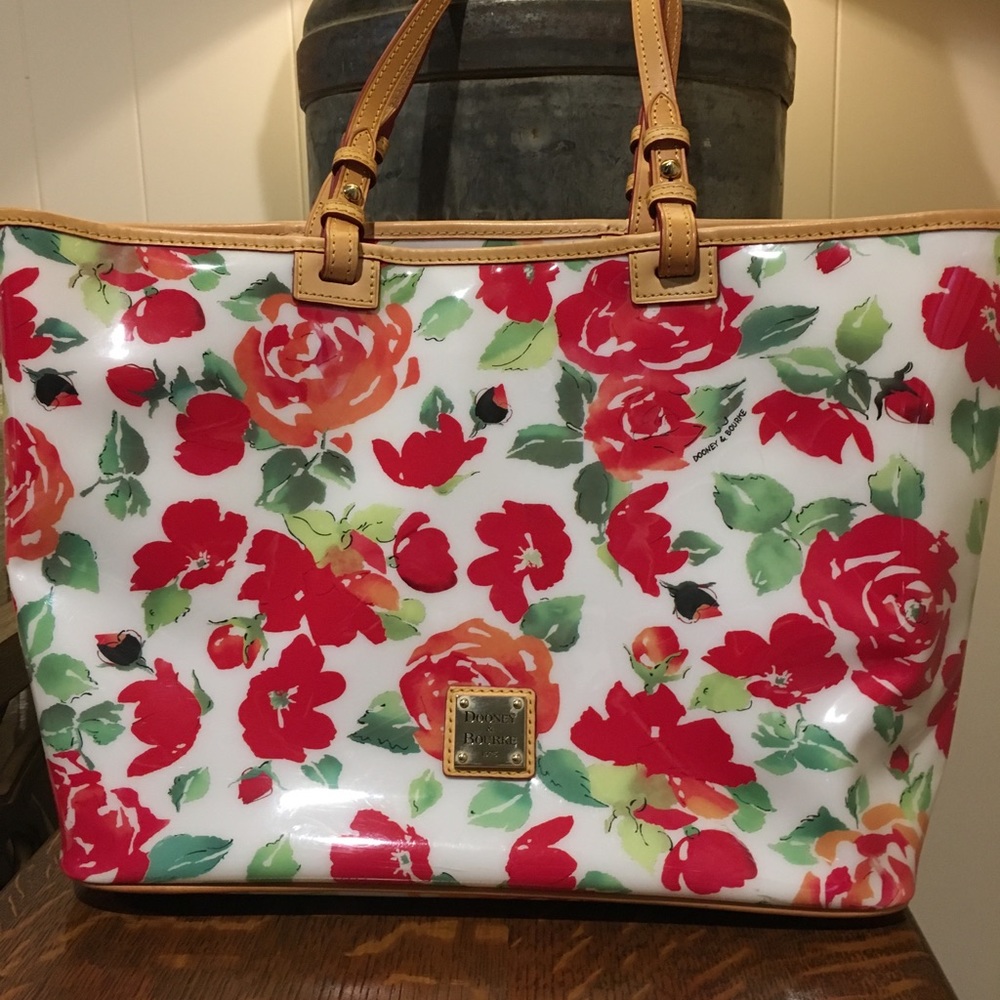 Dooney Bourke beach or weekend bag.